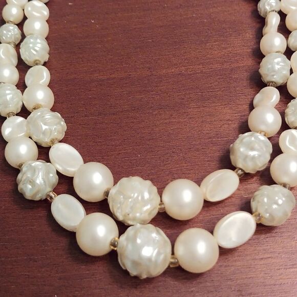 2 for $20 VTG Pale Green Beasld Hong Kong Necklace - Picture 4 of 8